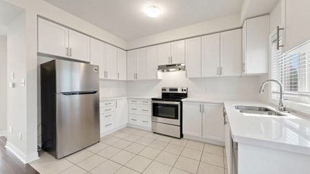 For Lease - 64 Ferris Square, Clarington, Ontario - Photo 5