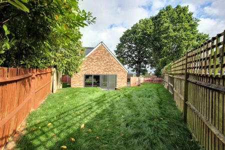 Hilltop View, Haywards Heath, RH16 - Photo 4