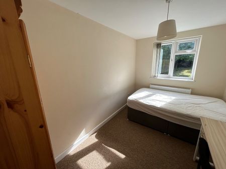 7 Bed Semi-Detached House, Filton Road, BS7 - Photo 4