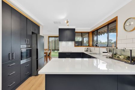 3 Bedroom home in Great Location - Photo 4