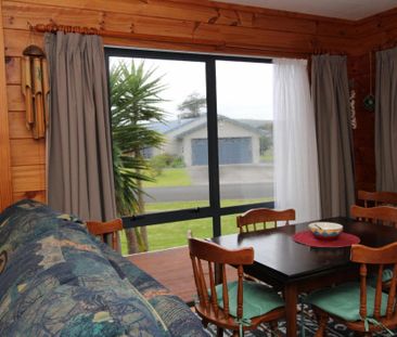 Beach house on Puka - Photo 4