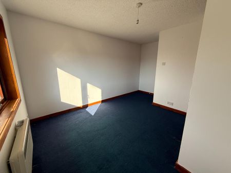 3 bedroom maisonette to rent - Photo 2