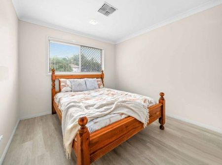 Rare Double-Storey Ex-Display Home With 5 Bedrooms, 3 Living Areas & Large Yard - Photo 4