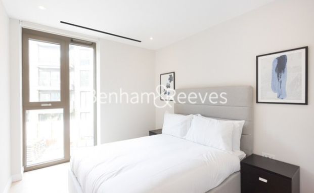 2 Bedroom flat to rent in Saxon House, Parkland Walk, SW6 - Photo 1