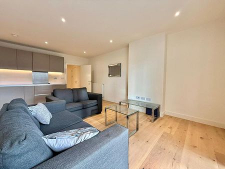 3 bedroom flat to rent - Photo 3