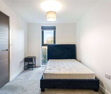 Parking included! Sizeable two double bedroom apartment in the Down... - Photo 4