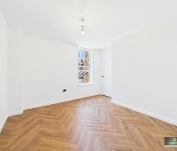 High street, crawley - Photo 4