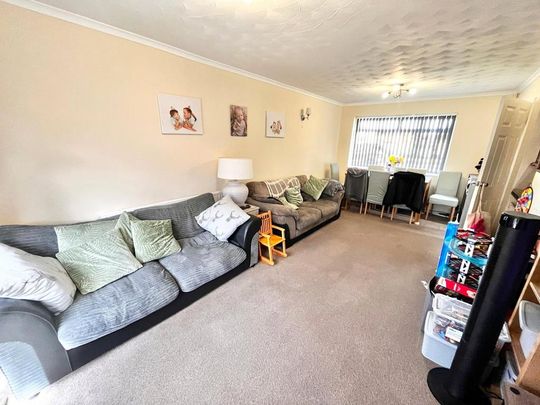 3 bedroom end of terrace house to rent - Photo 1