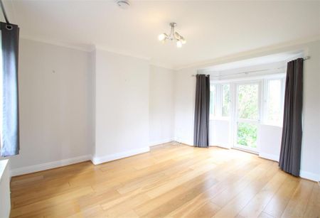 4 bedroom semi-detached house to rent - Photo 2