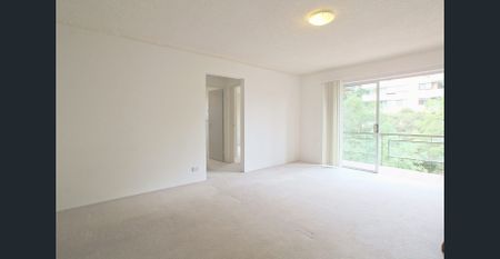 Spacious Apartment with Leafy Outlook ** Available 15/11/25 ** - Photo 5