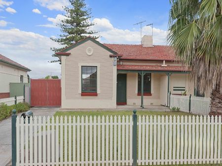 Ideal Small Family Home - Great Location! - Photo 3