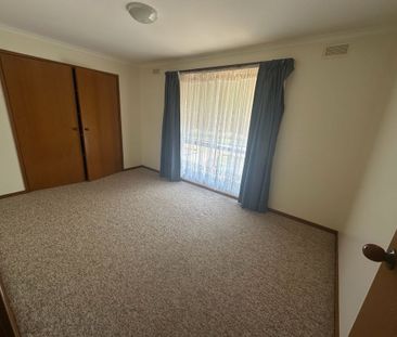 Neat and Tidy 2 Bedroom Unit - Photo 4