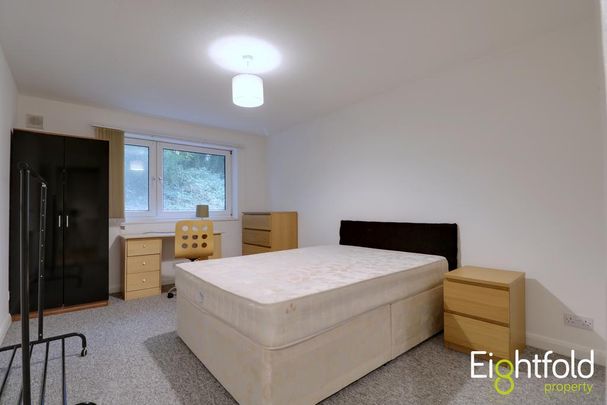 4 bedroom flat to rent - Photo 1