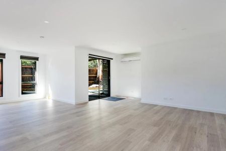 Spacious Two Bedroom Townhouse - Photo 2