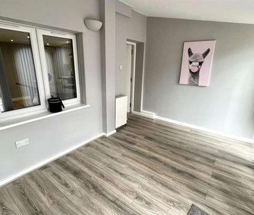 Garden Flat, Austhorpe Road, Leeds, LS15 - Photo 2