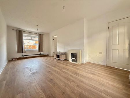 3 bedroom terraced house to rent - Photo 2