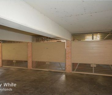 Minutes walk to everything!! - Photo 5