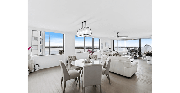 This beautifully presented 2-bedroom apartment at BEACONLEA offers exceptional Broadwater living along Marine Parade’s Golden Mile. - Photo 1