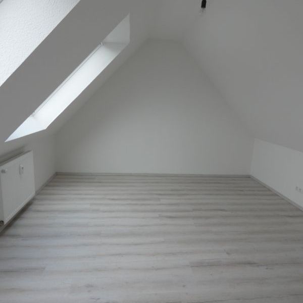 ** Modernisierte Maisonette-DG-Wohnung sucht einen neuen Mieter ** - Foto 1