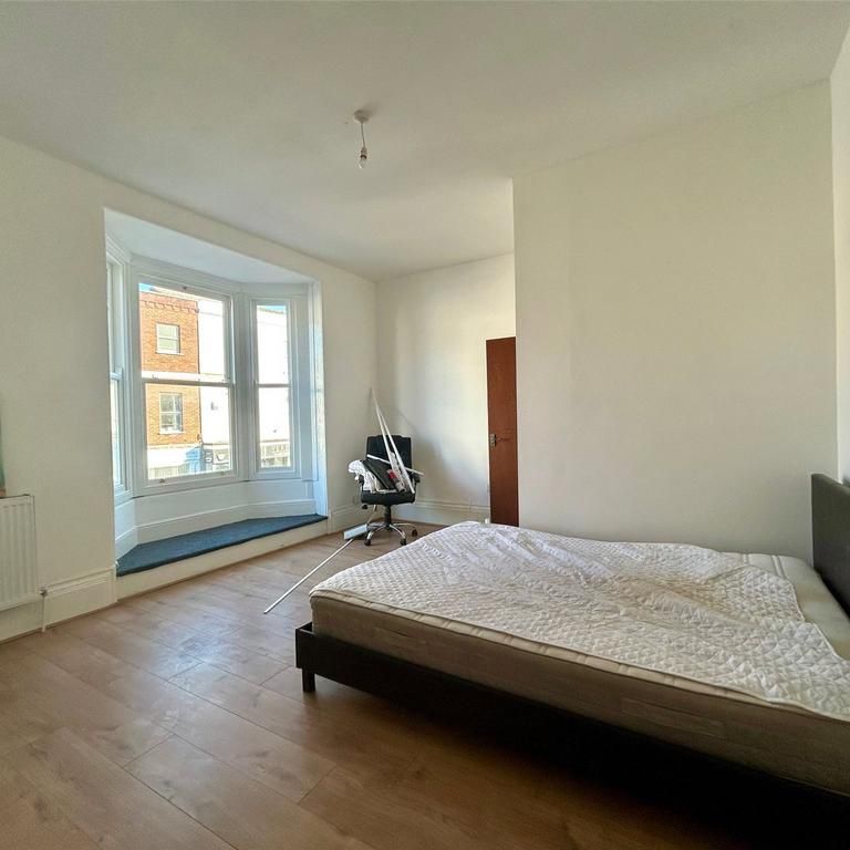 1 bedroom in a house share to rent - Photo 1