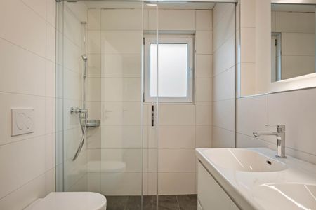 Renovierte 2.5 Zimmer-Gartenwohnung mit Wellnessbereich - Photo 5