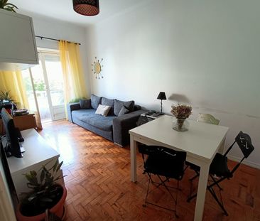 Apartamento T2 sem móveis para arrendamento em Paço de Arcos. - Photo 1