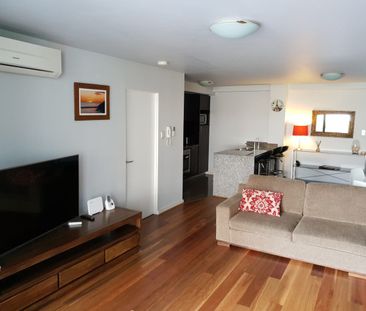 Prime Location! - Photo 2