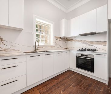 SPACIOUS NEWLY RENOVATED TWO BEDROOM PLUS SUNROOM APARTMENT IN IDEAL WOOLLAHRA LOCATION - Photo 5