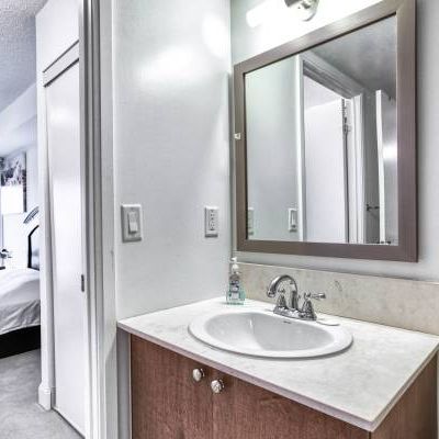 Fully Furnished 1 bd Quantum2 luxury condo, Yonge-Eglinton, A+++ - Photo 1