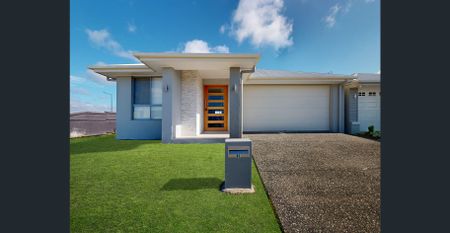 STUNNING NEW BUILD! - Photo 4