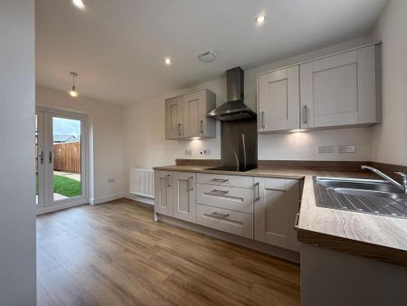 3 bedroom semi-detached house to rent - Photo 4