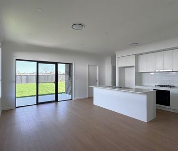 Family Friendly - Room to Grow - Fantastic Yard, Ducted Air Con, Al... - Photo 4