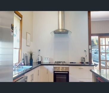 Charming little gem *** Unfurnished *** - Photo 5