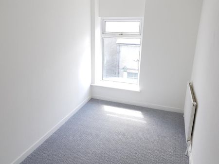 Oxford Street, Pontycymer, BRIDGEND - Photo 2