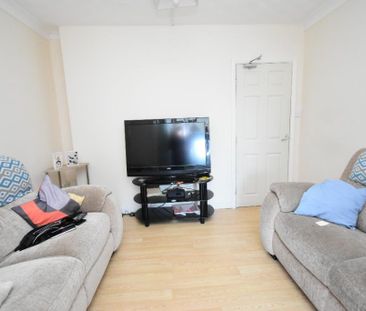 6 bedroom semi-detached house to rent - Photo 1