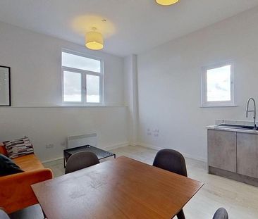 2 bedroom flat to rent - Photo 2