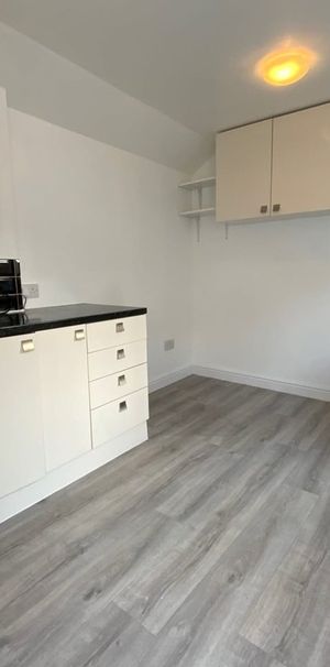 Studio Flat, Foxley Road, CR7 - Photo 1