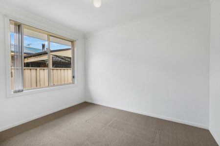 Immaculate Three Bedroom Duplex! - Photo 4