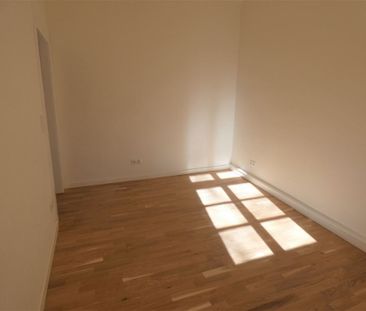 Gemütliche 2-Zi. Whg. mit Loggia, Parkett, Außenrollos - Foto 6