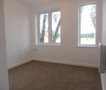 Bushfield, Orton Goldhay, Peterborough - Photo 5