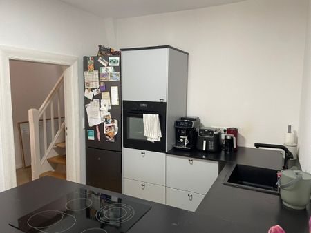 5531 - Sanierte Altbau-Dachgeschoss-Wohnung in fußläufiger Nähe zur Innenstadt! - Photo 2