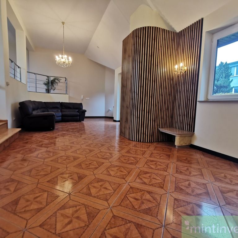 Piękny dom z ogrodem. - Фото 1