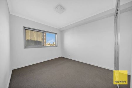 2 BEDROOM BRIGHT APARTMENT - CITY LIVING ! - Photo 5