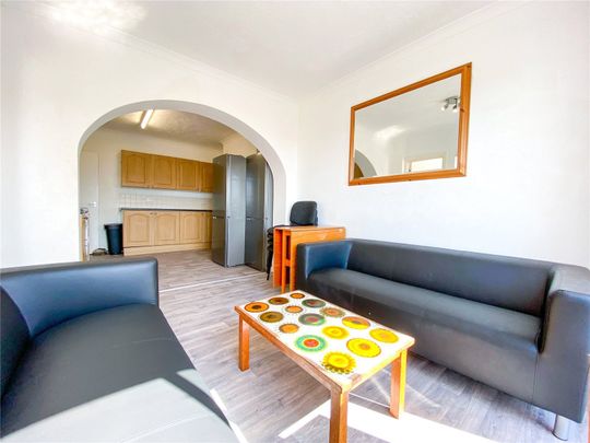 5 bedroom semi-detached house to rent - Photo 1