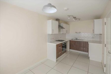 4 bedroom semi-detached house to rent - Photo 5