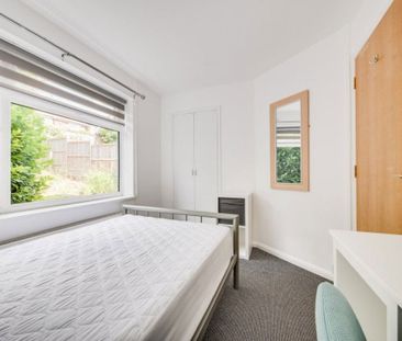 £682 p/w (£2,955 pcm) - Photo 4