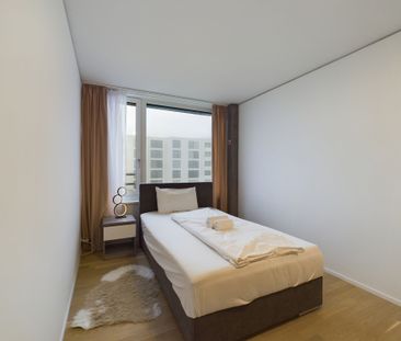 Moderne 5.5-Zimmer Wohnung in Neuhausen - möbliert - Photo 3