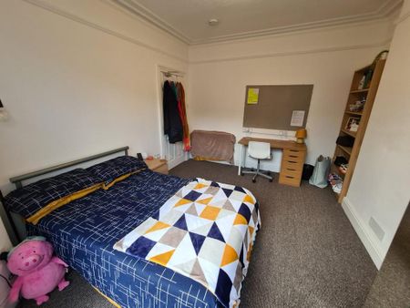 4 bedroom private hall to rent - Photo 3