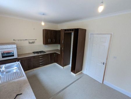 2 bedroom terraced house to rent - Photo 2
