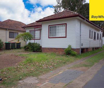 LARGE FAMILY HOME IN PERFECT LOCATION - Photo 5